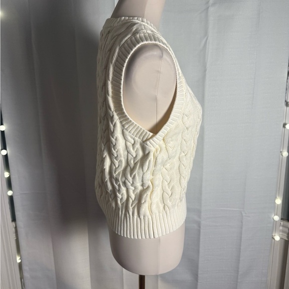 Faherty Cream Cable Knit Vest Small - Picture 2 of 7